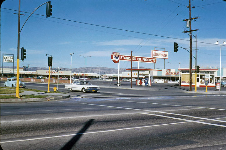 TOPANGA PLAZA SHOPPING MALL, Canoga Park California CA ~ RAIN